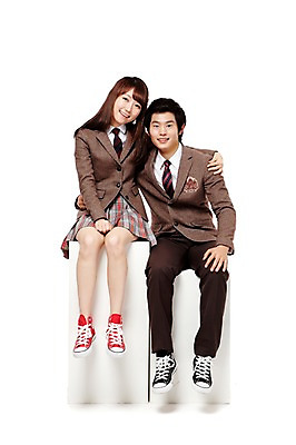 포토 JPG 스튜디오촬영 전신 학생 여학생 여자 남자 교복 남학생 포즈 청소년 고등학생 어깨동무 실내 미소 웃음 누끼 사람 앉기 동양인 두명 앞모습 10대 친구 한국인 십대만 국내포토 옷 뷰포인트 관계 모션 표정 인종 내부 파일형식