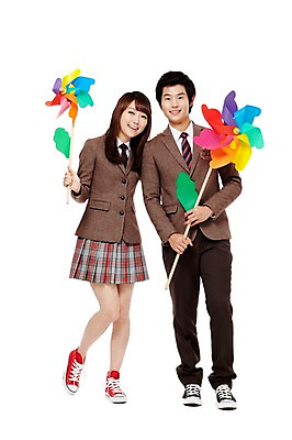 포토 JPG 스튜디오촬영 전신 학생 여학생 여자 남자 교복 남학생 포즈 청소년 고등학생 실내 서기 미소 웃음 들기 누끼 사람 동양인 두명 앞모습 10대 친구 한국인 바람개비 십대만 국내포토 옷 뷰포인트 관계 모션 표정 인종 내부 파일형식