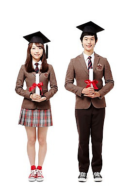 포토 JPG 스튜디오촬영 전신 학생 여학생 여자 남자 교복 리본 종이 남학생 포즈 학사모 졸업 청소년 고등학생 졸업식 실내 서기 미소 웃음 누끼 사람 동양인 두명 앞모습 10대 친구 한국인 졸업장 문서 십대만 국내포토 모자_잡화 옷 교육 뷰포인트 관계 모션 표정 인종 내부 파일형식