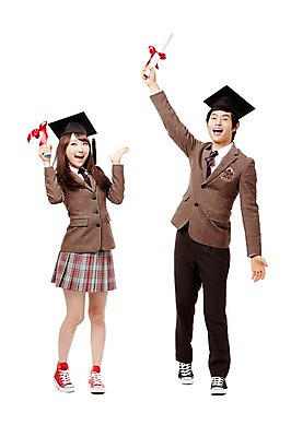 포토 JPG 스튜디오촬영 전신 학생 여학생 여자 남자 교복 리본 종이 남학생 포즈 학사모 졸업 청소년 고등학생 졸업식 실내 서기 미소 웃음 누끼 사람 동양인 두명 앞모습 10대 친구 달리기 한국인 졸업장 즐거움 문서 십대만 국내포토 모자_잡화 옷 교육 감정 뷰포인트 관계 모션 표정 인종 내부 파일형식