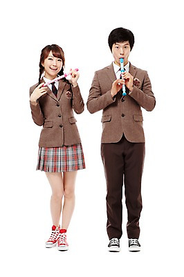 포토 JPG 스튜디오촬영 전신 학생 여학생 여자 남자 교복 악기 음악 남학생 포즈 연주 청소년 양갈래머리 고등학생 수업 실내 관악기 서기 미소 웃음 누끼 사람 동양인 두명 앞모습 10대 친구 한국인 불기 음악교육 리코더 십대만 국내포토 헤어스타일 옷 교육 뷰포인트 관계 모션 문화예술 표정 인종 내부 목관악기 파일형식