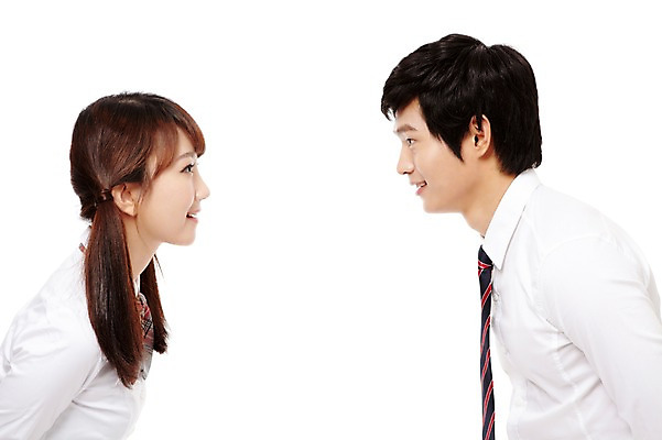 포토 JPG 스튜디오촬영 학생 여학생 여자 남자 교복 남학생 포즈 청소년 양갈래머리 고등학생 실내 서기 미소 웃음 누끼 사람 동양인 상반신 두명 옆모습 10대 친구 마주보기 한국인 십대만 국내포토 헤어스타일 옷 뷰포인트 관계 모션 표정 인종 내부 파일형식