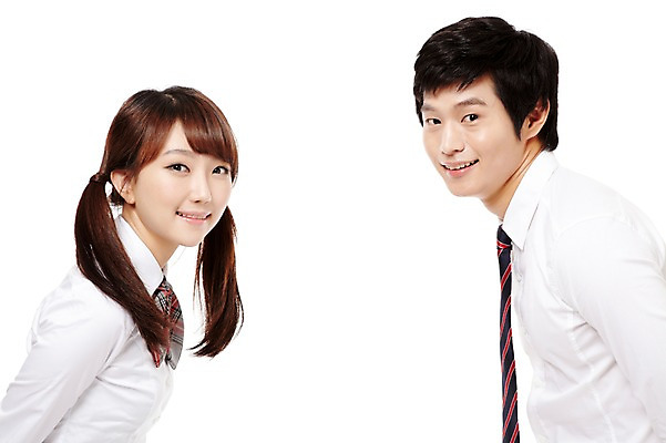 포토 JPG 스튜디오촬영 학생 여학생 여자 남자 교복 남학생 포즈 청소년 양갈래머리 고등학생 실내 서기 미소 웃음 누끼 사람 동양인 상반신 두명 10대 친구 마주보기 한국인 십대만 국내포토 헤어스타일 옷 관계 모션 표정 인종 내부 파일형식