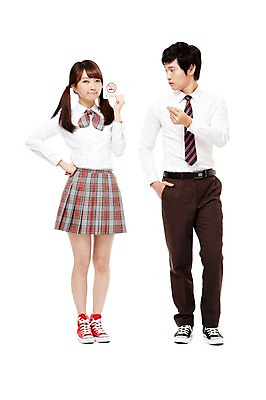 포토 JPG 스튜디오촬영 전신 학생 응시 여학생 여자 남자 교복 남학생 캠페인 허리손 포즈 청소년 양갈래머리 고등학생 안내 담배 실내 경고 서기 미소 웃음 들기 누끼 사람 동양인 두명 앞모습 10대 친구 건강관리 한국인 금지 표지판 알림 금연 금연표지판 십대만 국내포토 헤어스타일 시선 옷 뷰포인트 관계 모션 알림판 표정 건강 관리 인종 내부 사회이슈 파일형식