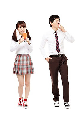 포토 JPG 스튜디오촬영 전신 학생 여학생 여자 남자 교복 남학생 허리손 포즈 청소년 양갈래머리 고등학생 흡연 담배 실내 경고 서기 미소 웃음 누끼 사람 동양인 두명 앞모습 10대 빨간색 친구 한국인 금지 금연 레드카드 십대만 국내포토 헤어스타일 옷 캠페인 뷰포인트 컬러 관계 모션 표정 인종 내부 카드_놀이용품 사회이슈 파일형식