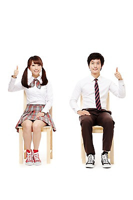 포토 JPG 스튜디오촬영 전신 학생 여학생 여자 남자 교복 남학생 포즈 의자 청소년 양갈래머리 고등학생 실내 웃음 누끼 사람 앉기 동양인 두명 앞모습 10대 친구 한국인 최고 십대만 국내포토 헤어스타일 옷 뷰포인트 가구 관계 모션 표정 인종 내부 파일형식