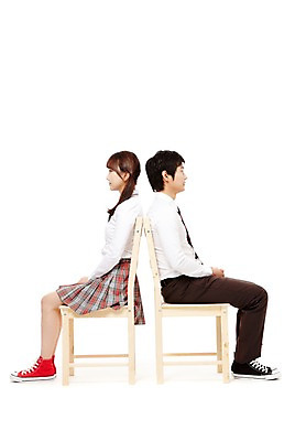 포토 JPG 스튜디오촬영 전신 학생 여학생 여자 남자 교복 남학생 포즈 의자 청소년 양갈래머리 고등학생 실내 미소 웃음 누끼 사람 앉기 동양인 두명 옆모습 10대 친구 기댐 한국인 등돌리기 맞대기 십대만 국내포토 헤어스타일 옷 뷰포인트 가구 관계 모션 표정 인종 내부 파일형식