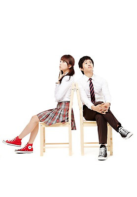포토 JPG 스튜디오촬영 전신 학생 여학생 여자 남자 교복 남학생 포즈 생각 의자 청소년 양갈래머리 고등학생 실내 누끼 사람 앉기 동양인 두명 앞모습 10대 친구 한국인 고민 십대만 국내포토 헤어스타일 옷 감정 뷰포인트 가구 관계 모션 인종 내부 파일형식