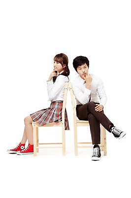 포토 JPG 스튜디오촬영 전신 학생 여학생 여자 남자 교복 남학생 포즈 생각 의자 청소년 양갈래머리 고등학생 실내 누끼 사람 앉기 동양인 두명 앞모습 10대 친구 턱괴기 한국인 고민 십대만 국내포토 헤어스타일 옷 감정 뷰포인트 가구 관계 모션 인종 내부 파일형식
