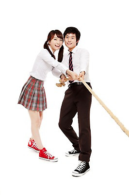 포토 JPG 스튜디오촬영 전신 학생 여학생 여자 남자 교복 밧줄 줄 남학생 포즈 청소년 양갈래머리 고등학생 실내 서기 미소 웃음 누끼 사람 동양인 두명 앞모습 10대 친구 운동 한국인 당기기 체육시간 줄다리기 체육대회 십대만 국내포토 헤어스타일 옷 뷰포인트 관계 모션 놀이 수업 표정 건강 인종 내부 체육 대회 파일형식