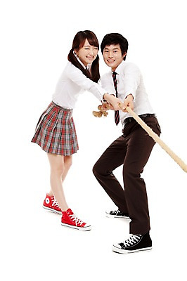 포토 JPG 스튜디오촬영 전신 학생 여학생 여자 남자 교복 밧줄 줄 남학생 포즈 청소년 양갈래머리 고등학생 실내 서기 미소 웃음 누끼 사람 동양인 두명 10대 친구 운동 한국인 당기기 체육시간 줄다리기 체육대회 십대만 국내포토 헤어스타일 옷 관계 모션 놀이 수업 표정 건강 인종 내부 체육 대회 파일형식