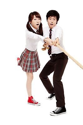 포토 JPG 스튜디오촬영 전신 학생 여학생 여자 남자 교복 밧줄 줄 남학생 포즈 청소년 양갈래머리 고등학생 실내 서기 미소 웃음 누끼 사람 동양인 두명 10대 친구 운동 한국인 당기기 체육시간 줄다리기 체육대회 십대만 국내포토 헤어스타일 옷 관계 모션 놀이 수업 표정 건강 인종 내부 체육 대회 파일형식