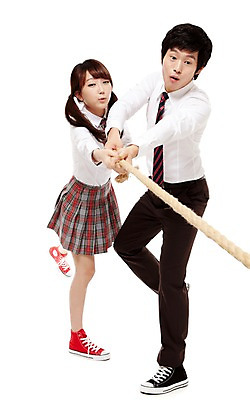 포토 JPG 스튜디오촬영 전신 학생 여학생 여자 남자 교복 밧줄 줄 남학생 포즈 청소년 양갈래머리 고등학생 실내 서기 미소 웃음 누끼 사람 동양인 두명 10대 친구 운동 한국인 당기기 체육시간 줄다리기 체육대회 십대만 국내포토 헤어스타일 옷 관계 모션 놀이 수업 표정 건강 인종 내부 체육 대회 파일형식