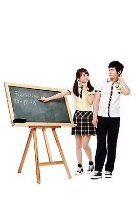 포토 JPG 스튜디오촬영 전신 학생 응시 여학생 여자 남자 교복 남학생 허리손 포즈 생각 청소년 양갈래머리 고등학생 실내 서기 미소 웃음 누끼 사람 동양인 손짓 두명 앞모습 10대 친구 칠판 한국인 검지손가락 가리킴 수학 고민 문제 십대만 국내포토 헤어스타일 시선 옷 감정 뷰포인트 교과목 손가락 관계 모션 표정 인종 내부 파일형식