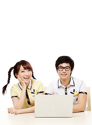 포토 JPG 스튜디오촬영 학생 여학생 여자 남자 교복 남학생 포즈 청소년 양갈래머리 고등학생 실내 미소 웃음 누끼 사람 앉기 동양인 상반신 두명 앞모습 10대 친구 노트북 컴퓨터 턱괴기 한국인 검색 십대만 국내포토 헤어스타일 옷 뷰포인트 관계 모션 표정 인종 내부 전자제품 파일형식