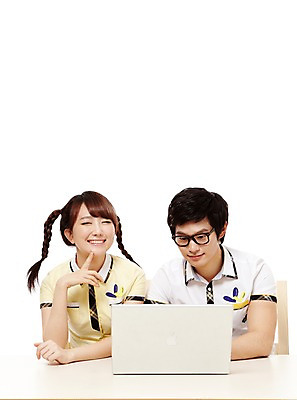 포토 JPG 스튜디오촬영 학생 응시 여학생 여자 남자 교복 남학생 포즈 생각 청소년 양갈래머리 고등학생 실내 미소 웃음 누끼 사람 앉기 동양인 상반신 두명 앞모습 10대 친구 노트북 컴퓨터 눈감음 한국인 검색 십대만 국내포토 헤어스타일 시선 옷 뷰포인트 관계 모션 표정 인종 내부 전자제품 파일형식