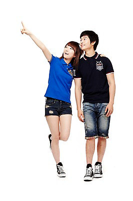 포토 JPG 스튜디오촬영 전신 학생 응시 여학생 여자 남자 남학생 포즈 운동화 반바지 모션 청소년 고등학생 실내 서기 웃음 누끼 사람 동양인 손짓 두명 앞모습 10대 캐주얼 친구 우정 한국인 가리킴 스니커즈 십대만 국내포토 시선 옷 뷰포인트 신발 바지 관계 표정 인종 내부 파일형식