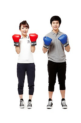 포토 JPG 스튜디오촬영 전신 학생 라이프스타일 여학생 여자 남자 남학생 스포츠 포즈 운동화 청소년 고등학생 실내 건강 서기 웃음 누끼 사람 동양인 두명 라이프 앞모습 10대 친구 운동복 운동 권투 한국인 글러브 권투글러브 스니커즈 생활체육 체육복 십대만 국내포토 옷 스포츠용품 뷰포인트 장갑 신발 관계 모션 표정 인종 내부 생활 격투기 체육 파일형식