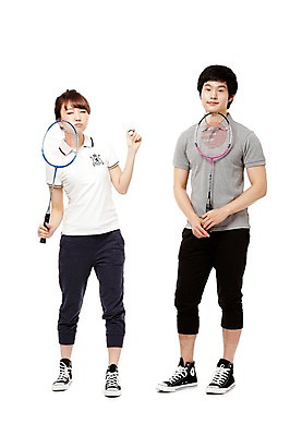 포토 JPG 스튜디오촬영 전신 학생 라이프스타일 여학생 여자 남자 남학생 스포츠 포즈 운동화 청소년 고등학생 실내 건강 서기 들기 누끼 사람 동양인 두명 라이프 앞모습 10대 친구 운동복 운동 한국인 라켓 배드민턴라켓 셔틀콕 스니커즈 생활체육 체육복 배드민턴 십대만 국내포토 옷 스포츠용품 뷰포인트 신발 관계 모션 인종 내부 생활 구기 체육 파일형식