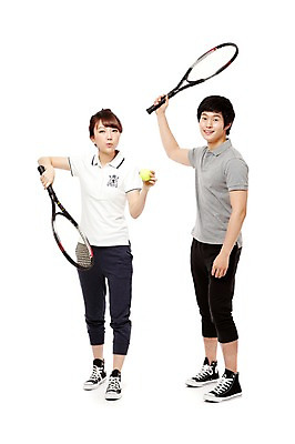 포토 JPG 스튜디오촬영 전신 학생 라이프스타일 여학생 여자 남자 남학생 스포츠 포즈 운동화 공 모션 청소년 고등학생 실내 건강 서기 미소 웃음 들기 누끼 사람 동양인 두명 라이프 앞모습 10대 친구 운동복 운동 한국인 테니스 라켓 테니스라켓 스윙 테니스공 스니커즈 생활체육 체육복 십대만 국내포토 옷 스포츠용품 뷰포인트 신발 관계 표정 인종 내부 생활 구기 테니스용품 체육 파일형식