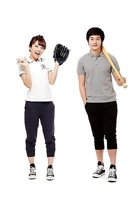 포토 JPG 스튜디오촬영 전신 학생 라이프스타일 여학생 여자 남자 남학생 스포츠 포즈 운동화 공 모션 청소년 고등학생 실내 건강 서기 미소 웃음 들기 누끼 사람 동양인 두명 라이프 앞모습 10대 친구 운동복 운동 야구 한국인 야구방망이 글러브 글로브 야구글러브 스니커즈 야구공 생활체육 체육복 십대만 국내포토 옷 스포츠용품 뷰포인트 장갑 신발 관계 표정 인종 내부 생활 구기 야구용품 체육 파일형식