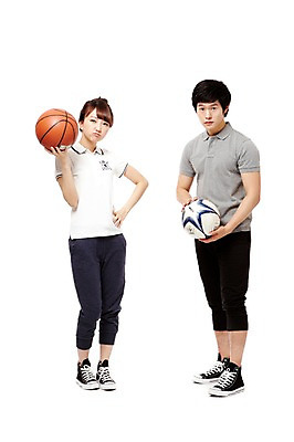 포토 JPG 스튜디오촬영 전신 학생 라이프스타일 여학생 여자 남자 남학생 스포츠 포즈 운동화 축구공 공 모션 청소년 고등학생 농구 농구공 실내 건강 서기 들기 누끼 사람 동양인 두명 라이프 앞모습 10대 친구 운동복 운동 축구 한국인 스니커즈 생활체육 체육복 십대만 국내포토 옷 뷰포인트 신발 축구용품 관계 인종 내부 생활 구기 체육 파일형식