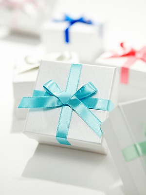 포토 JPG 스튜디오촬영 리본 포장 실내 선물포장 선물 이벤트 사람없음 장식 선물상자 상자 여러개 오브젝트 국내포토 다수 내부 파일형식