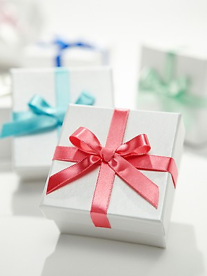 포토 JPG 스튜디오촬영 리본 포장 실내 선물포장 선물 이벤트 사람없음 장식 선물상자 상자 여러개 오브젝트 국내포토 다수 내부 파일형식