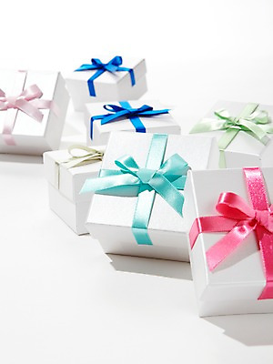 포토 JPG 스튜디오촬영 리본 포장 실내 선물포장 선물 이벤트 사람없음 장식 선물상자 상자 여러개 오브젝트 국내포토 다수 내부 파일형식