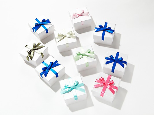 포토 JPG 스튜디오촬영 리본 포장 실내 선물포장 선물 이벤트 사람없음 장식 선물상자 상자 여러개 오브젝트 국내포토 다수 내부 파일형식