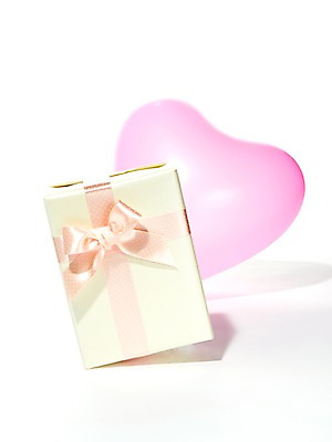 포토 JPG 스튜디오촬영 기념일 리본 포장 실내 선물포장 선물 이벤트 사람없음 장식 선물상자 상자 하트 오브젝트 하트풍선 풍선 국내포토 모양 내부 파일형식