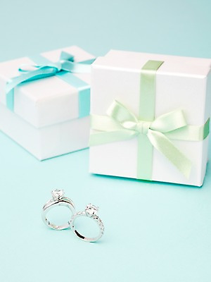 포토 JPG 스튜디오촬영 기념일 리본 프로포즈 포장 실내 선물포장 선물 이벤트 사람없음 장식 선물상자 상자 반지 오브젝트 커플반지 국내포토 장신구 내부 파일형식