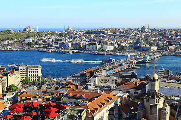 포토 JPG 주간 해외풍경 해외 건축물 바다 수상교통 중동 자동차 하늘 주택 이스탄불 항해 풍경 해변 야외 건물 도시풍경 항구 도시 유람선 모스크 해안도시 해협 갈라타타워 가교 선박 튀르키예 국내포토 자연요소 건축 나라 아시아 육상교통 교통수단 배_교통 교통시설 탑 이슬람교 파일형식