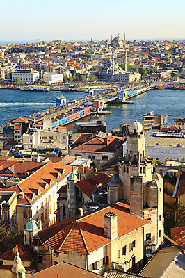 포토 JPG 주간 해외풍경 해외 건축물 바다 수상교통 중동 자동차 하늘 주택 이스탄불 풍경 해변 야외 건물 도시풍경 항구 도시 유람선 모스크 해안도시 해협 갈라타타워 가교 선박 튀르키예 국내포토 자연요소 건축 나라 아시아 육상교통 교통수단 배_교통 교통시설 탑 이슬람교 파일형식