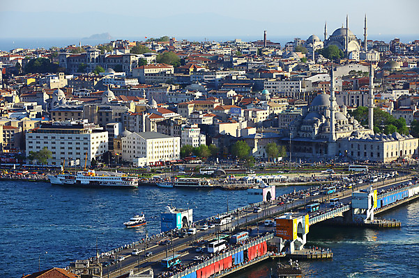 포토 JPG 주간 해외풍경 해외 건축물 바다 중동 자동차 이스탄불 풍경 해변 야외 건물 도시풍경 항구 도시 사찰 사원 유람선 모스크 이슬람건축 해안도시 갈라타타워 가교 선박 튀르키예 국내포토 자연요소 건축 나라 아시아 육상교통 수상교통 배_교통 비즈니스 해외건축 종교건축 교통시설 탑 이슬람교 파일형식