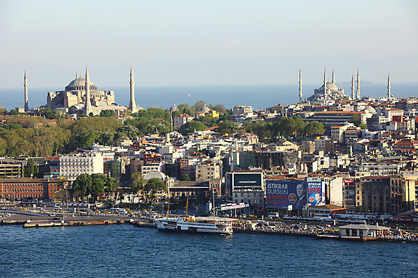 포토 JPG 주간 해외풍경 해외 건축물 바다 수상교통 중동 이스탄불 풍경 해변 야외 건물 도시풍경 항구 도시 사찰 사원 유람선 모스크 이슬람건축 해안도시 갈라타타워 선박 튀르키예 국내포토 자연요소 건축 나라 아시아 교통수단 배_교통 비즈니스 해외건축 종교건축 교통시설 탑 이슬람교 파일형식