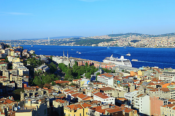 포토 JPG 주간 해외풍경 해외 건축물 바다 수상교통 중동 하늘 주택 이스탄불 항해 풍경 해변 사람없음 야외 건물 도시풍경 항구 도시 유람선 모스크 해안도시 해협 갈라타타워 가교 선박 튀르키예 국내포토 자연요소 건축 나라 아시아 교통수단 배_교통 교통시설 탑 이슬람교 파일형식