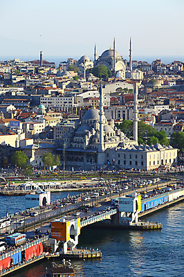 포토 JPG 주간 해외풍경 해외 건축물 바다 중동 자동차 이스탄불 풍경 해변 야외 건물 도시풍경 항구 도시 사찰 사원 모스크 이슬람건축 해안도시 갈라타타워 가교 튀르키예 국내포토 자연요소 건축 나라 아시아 육상교통 비즈니스 해외건축 종교건축 교통시설 탑 이슬람교 파일형식
