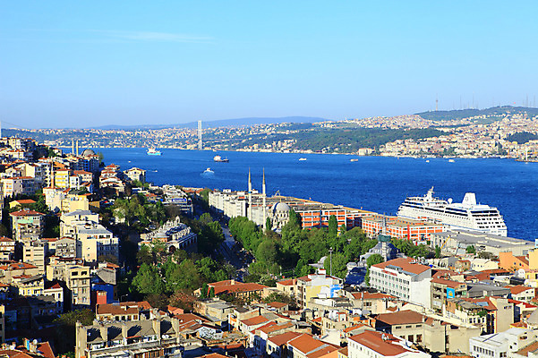 포토 JPG 주간 해외풍경 해외 건축물 바다 수상교통 중동 하늘 주택 이스탄불 항해 풍경 해변 사람없음 야외 건물 도시풍경 항구 도시 유람선 모스크 해안도시 해협 갈라타타워 가교 선박 튀르키예 국내포토 자연요소 건축 나라 아시아 교통수단 배_교통 교통시설 탑 이슬람교 파일형식