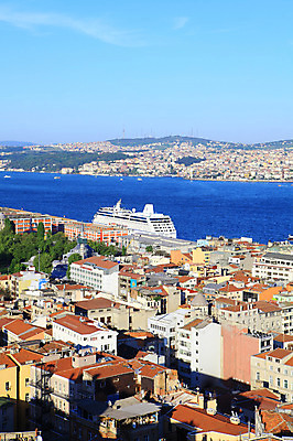 포토 JPG 주간 해외풍경 해외 건축물 바다 수상교통 중동 하늘 주택 이스탄불 풍경 해변 사람없음 야외 건물 도시풍경 항구 도시 유람선 해안도시 해협 갈라타타워 선박 튀르키예 국내포토 자연요소 건축 나라 아시아 교통수단 배_교통 교통시설 탑 파일형식