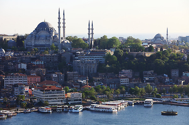 포토 JPG 주간 해외풍경 해외 건축물 바다 수상교통 중동 이스탄불 풍경 해변 사람없음 야외 건물 도시풍경 탑 항구 도시 사찰 사원 유람선 모스크 이슬람건축 해안도시 첨탑 갈라타타워 선박 튀르키예 국내포토 자연요소 건축 나라 아시아 교통수단 배_교통 비즈니스 해외건축 종교건축 교통시설 이슬람교 파일형식