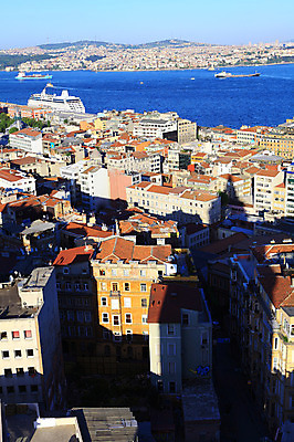 포토 JPG 주간 해외풍경 해외 건축물 바다 수상교통 중동 하늘 주택 이스탄불 항해 그림자 풍경 해변 사람없음 야외 건물 도시풍경 항구 도시 유람선 해안도시 해협 갈라타타워 선박 튀르키예 국내포토 자연요소 건축 나라 아시아 교통수단 배_교통 교통시설 탑 파일형식