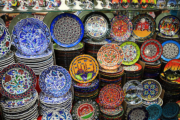 포토 JPG 해외풍경 해외 문양 그릇 식기 접시 외국문화 생활용품 다수 무늬 중동 주방용품 이스탄불 사람없음 판매 쌓기 상점 여러개 전시 시장 오브젝트 기념품 터키문화 그랜드바자르 그릇가게 튀르키예 국내포토 동양문화 나라 아시아 문화 모션 풍경 파일형식