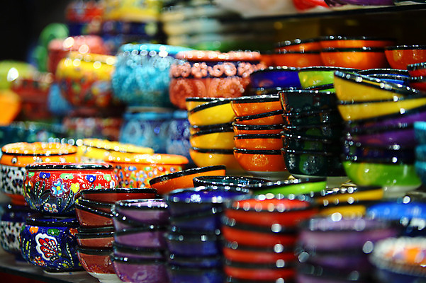 포토 JPG 해외풍경 해외 그릇 식기 외국문화 생활용품 중동 주방용품 이스탄불 근접촬영 사람없음 아웃포커스 판매 쌓기 상점 여러개 전시 대접 도자기 시장 오브젝트 기념품 터키문화 그랜드바자르 그릇가게 튀르키예 국내포토 동양문화 나라 아시아 문화 뷰포인트 다수 모션 촬영기법 풍경 파일형식