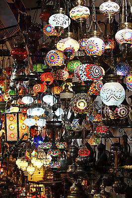 포토 JPG 해외풍경 해외 외국문화 중동 조명 이스탄불 매달리기 풍경 사람없음 장식 빛 판매 여러개 전시 시장 오브젝트 터키문화 그랜드바자르 걸림 튀르키예 국내포토 동양문화 나라 아시아 문화 다수 모션 파일형식