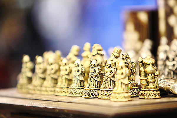 포토 JPG 해외풍경 해외 인형 외국문화 중동 이스탄불 근접촬영 사람없음 아웃포커스 장식 판매 상점 금속 여러개 전시 골동품 시장 오브젝트 기념품 터키문화 그랜드바자르 튀르키예 국내포토 동양문화 나라 아시아 문화 뷰포인트 다수 재질 촬영기법 풍경 파일형식