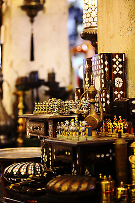 포토 JPG 해외풍경 해외 인형 외국문화 중동 주전자 이스탄불 사람없음 아웃포커스 장식 판매 상점 전시 골동품 시장 오브젝트 기념품 터키문화 그랜드바자르 튀르키예 국내포토 동양문화 나라 아시아 문화 주방용품 촬영기법 풍경 파일형식