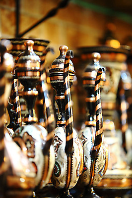 포토 JPG 해외풍경 해외 외국문화 중동 주전자 이스탄불 근접촬영 사람없음 아웃포커스 장식 판매 상점 여러개 전시 골동품 시장 찻주전자 오브젝트 기념품 터키문화 그랜드바자르 튀르키예 국내포토 동양문화 나라 아시아 문화 뷰포인트 다수 주방용품 촬영기법 풍경 파일형식