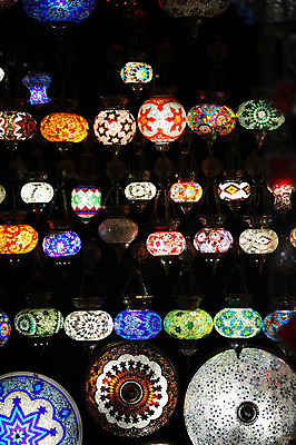 포토 JPG 해외풍경 해외 문양 외국문화 무늬 중동 조명 이스탄불 풍경 사람없음 장식 빛 판매 어둠 여러개 전시 시장 오브젝트 터키문화 그랜드바자르 튀르키예 국내포토 동양문화 나라 아시아 문화 다수 파일형식