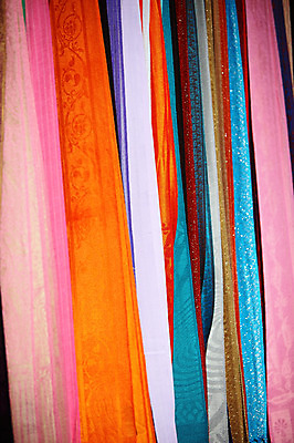 포토 JPG 해외풍경 해외 외국문화 백그라운드 중동 이스탄불 근접촬영 사람없음 컬러풀 판매 상점 스카프 목도리 여러개 전시 직물 시장 천 오브젝트 터키문화 그랜드바자르 튀르키예 국내포토 동양문화 잡화 나라 아시아 문화 뷰포인트 컬러 다수 풍경 파일형식